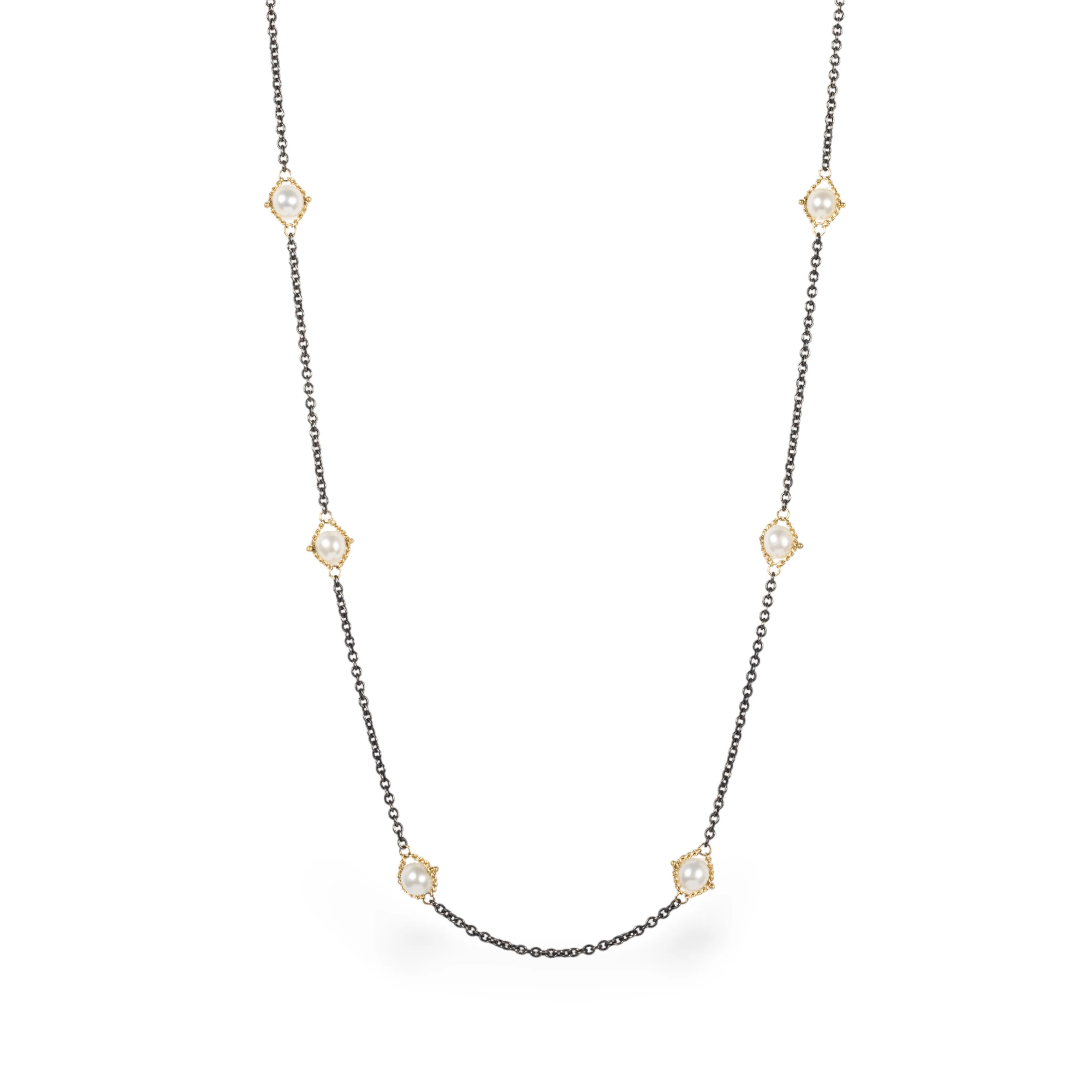 Contrast Necklace in Freshwater Pearl