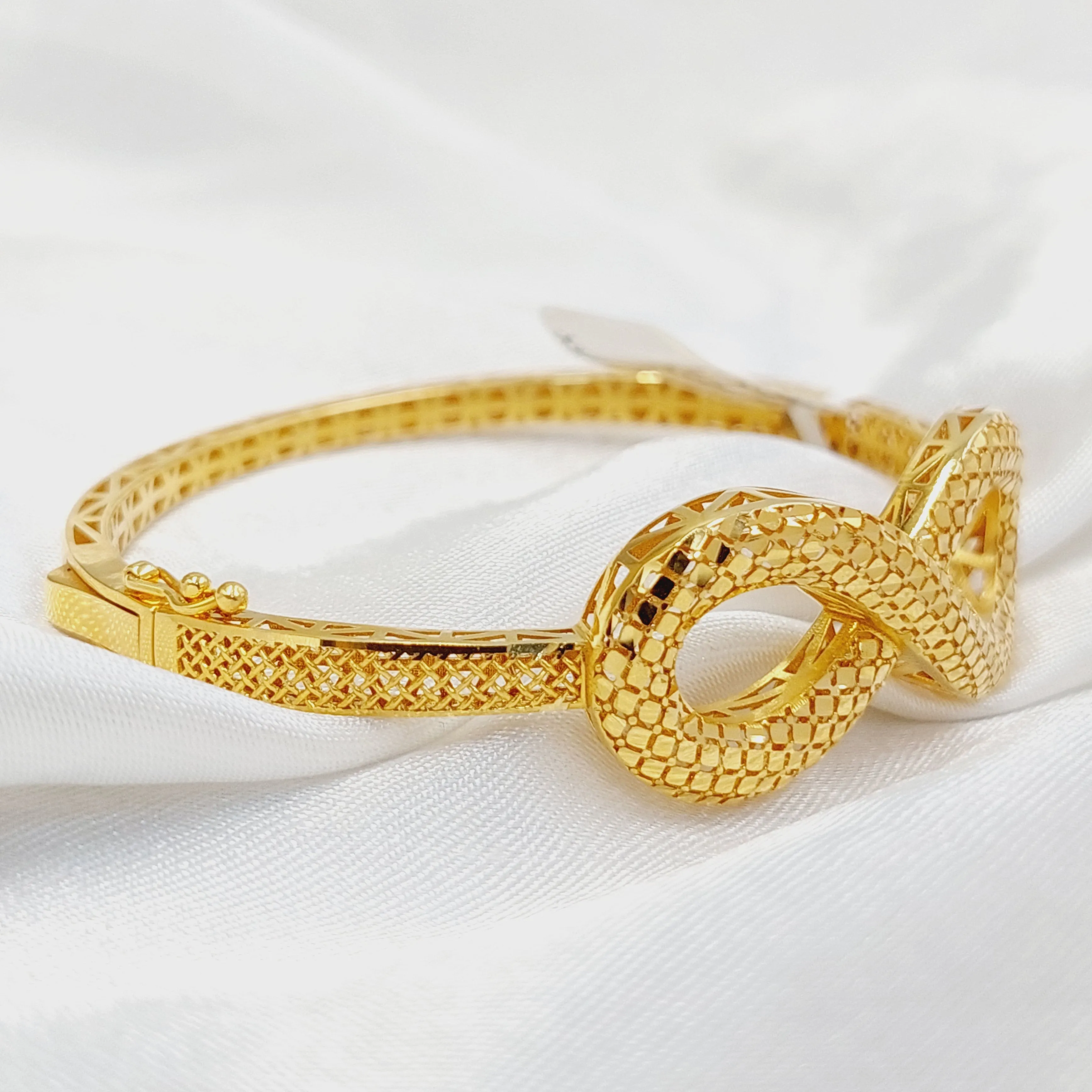 Deluxe Infinite Bangle Bracelet