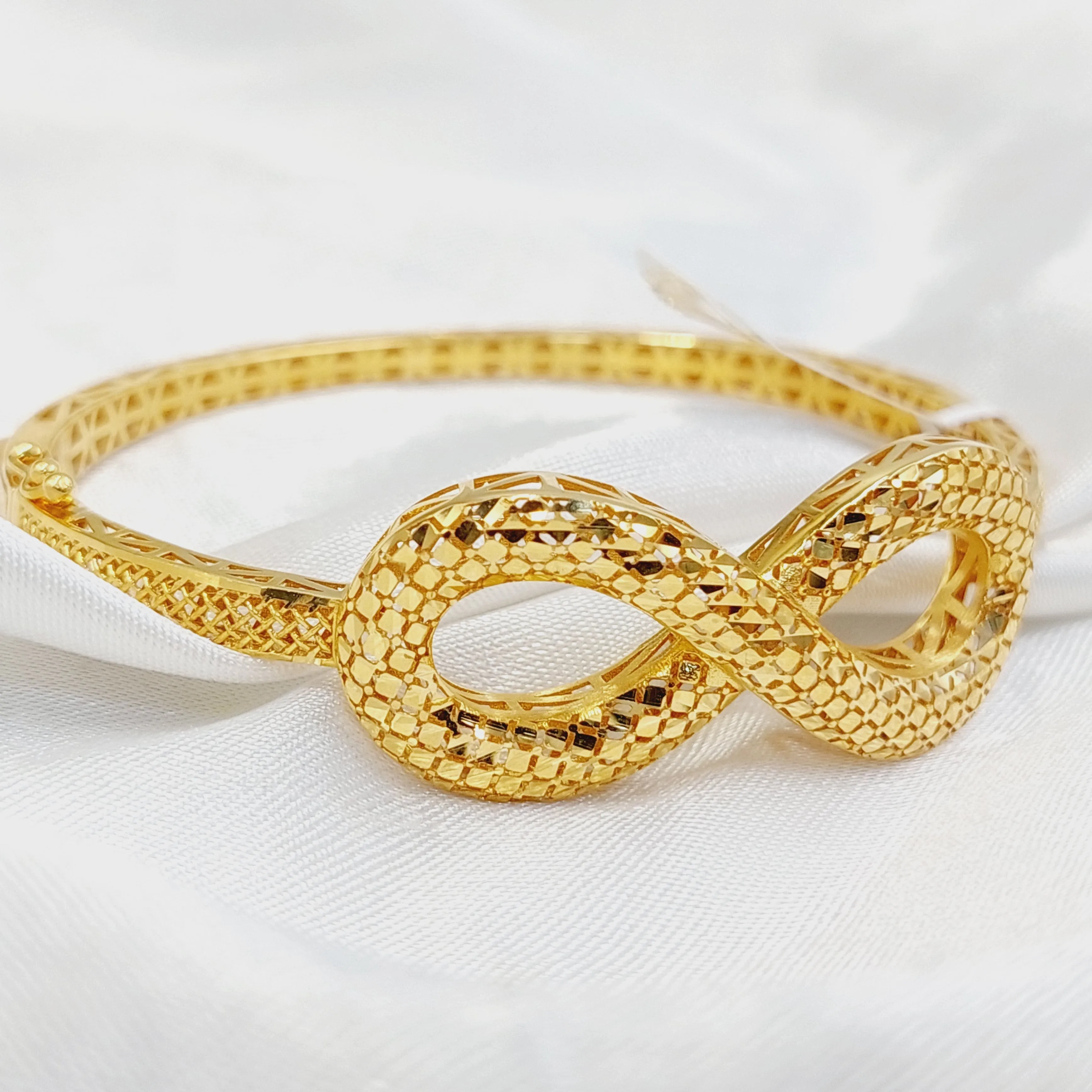 Deluxe Infinite Bangle Bracelet
