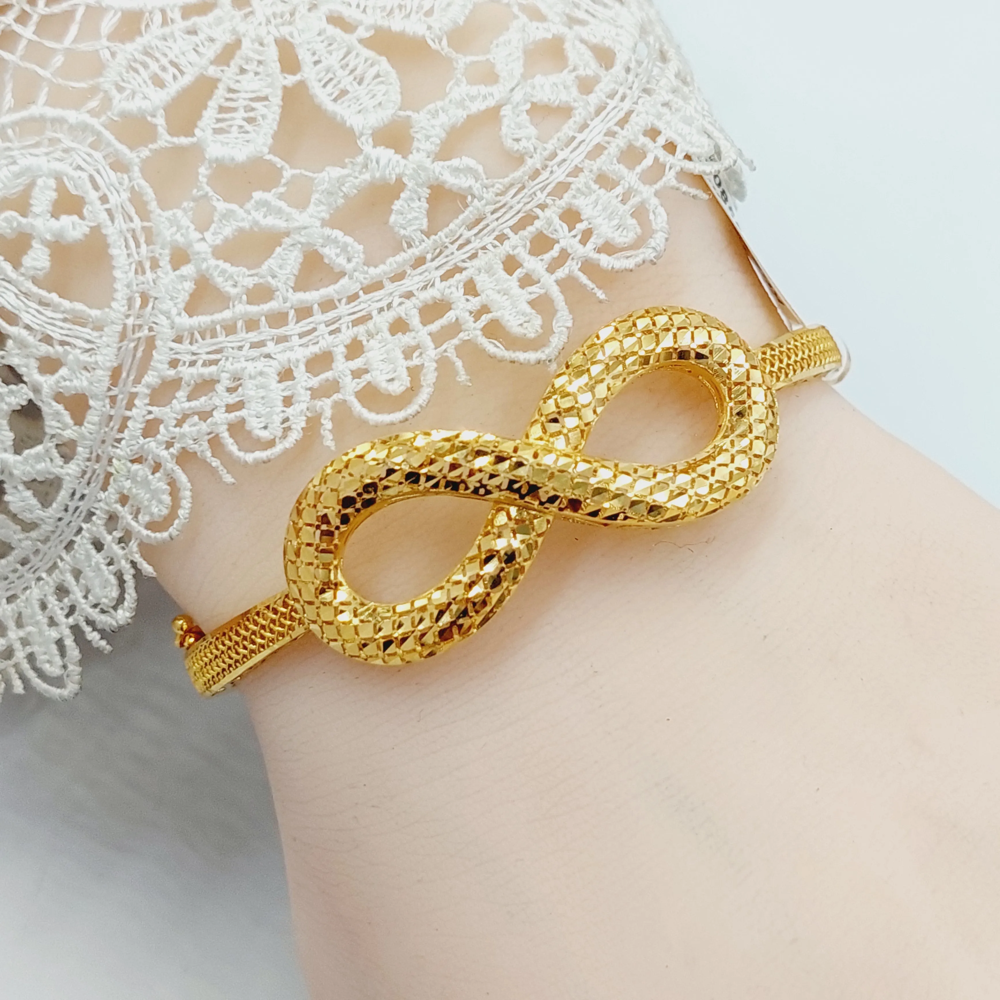Deluxe Infinite Bangle Bracelet