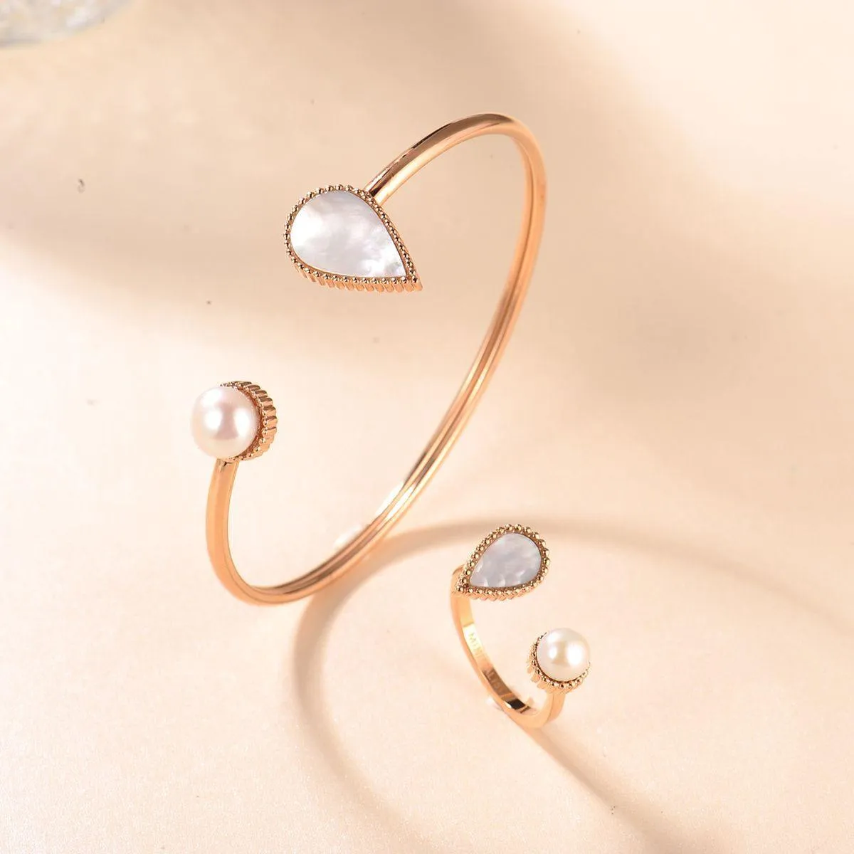Drop / Bangle Pearl Rose Gold