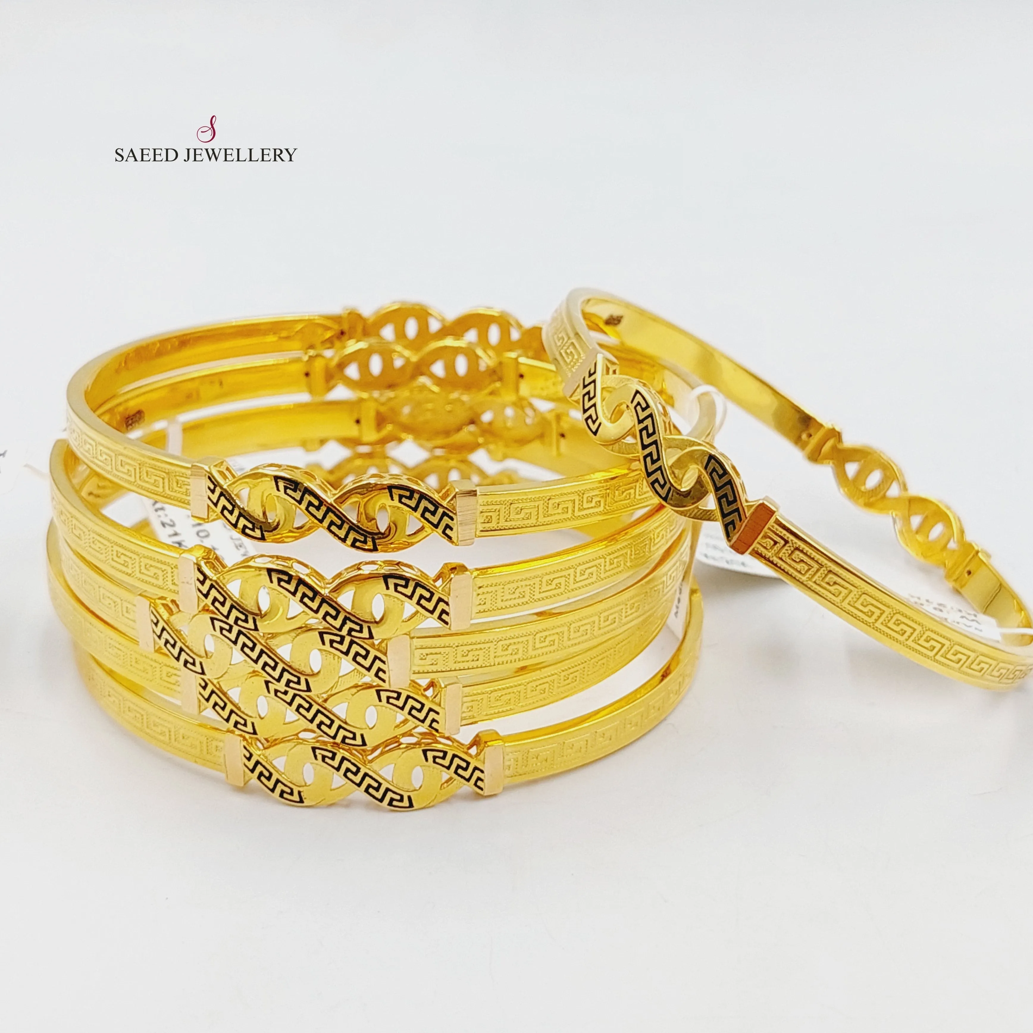 Enameled Virna Bangle