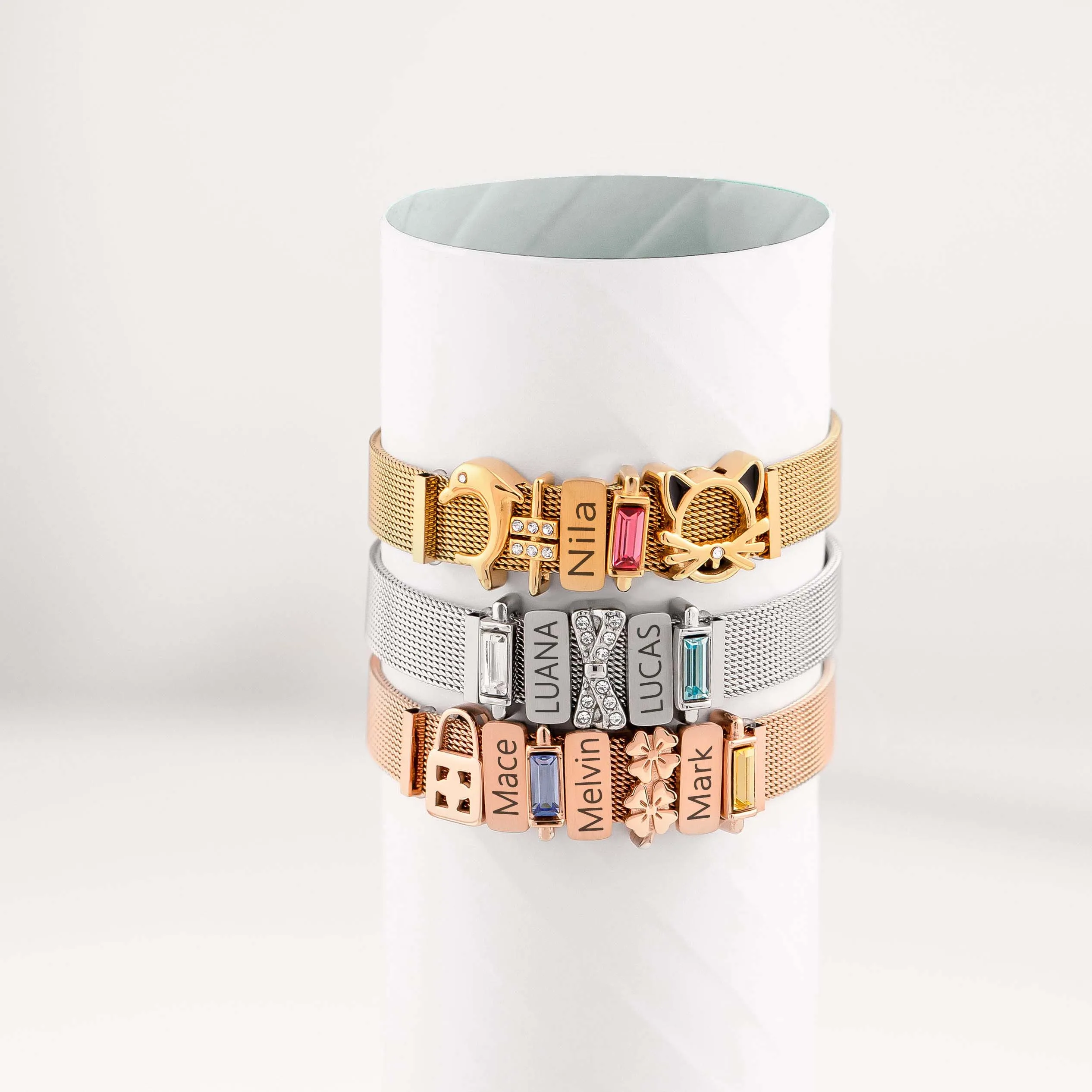 Mesh charm topaz gold