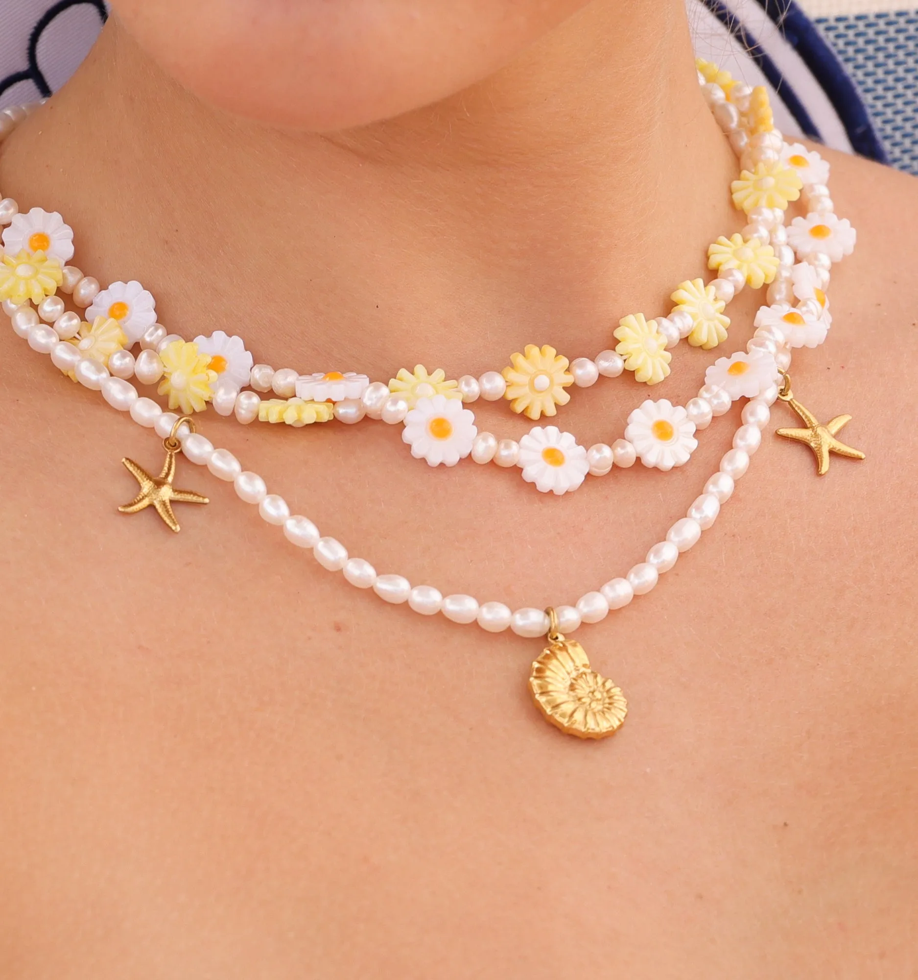 White Daisy Necklace